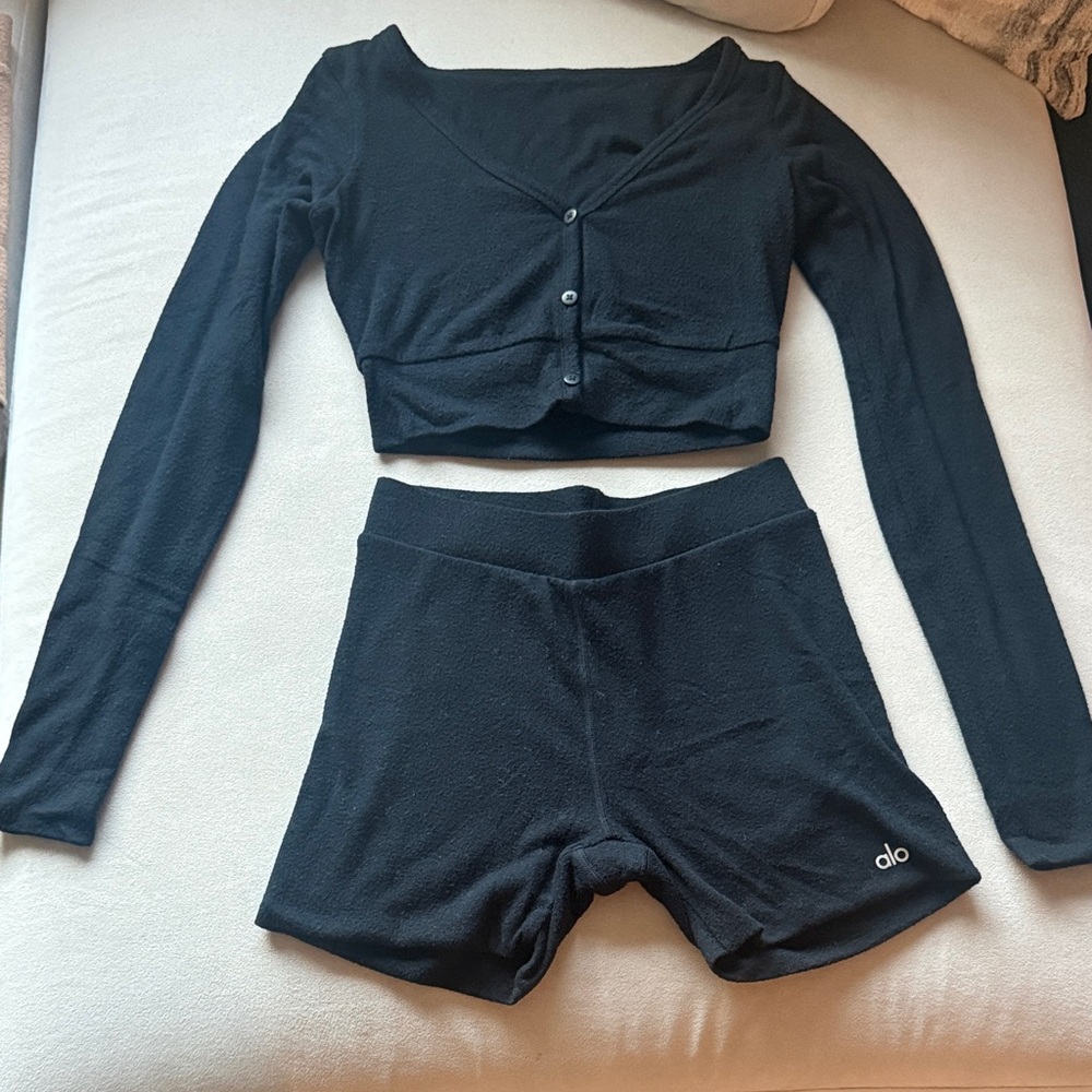 ALO Yoga Black Long-Sleeve Cropped Top & High-Waist Shorts Set